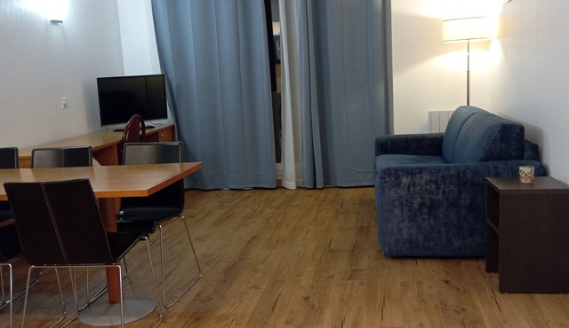 ALL COMFORTS, BUSINESS, HOLIDAY, SHORT LONG TERM IN PRIVATE RESIDENCE