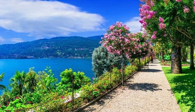 ALL-ENCOMPASSING LUXURY 600M2 VILLA WITH MAGICAL EXQUISITE VIEWS OF LAKEMAGGIORE