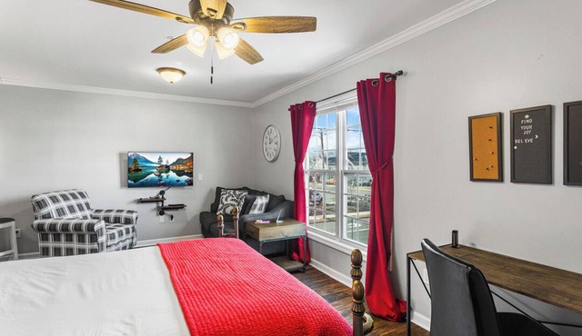 All New Studio apartment in center of town