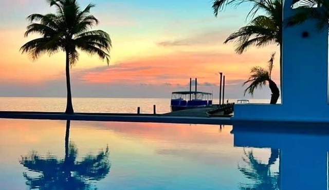 All Shades of Blu -Best Resort in Caye Caulker