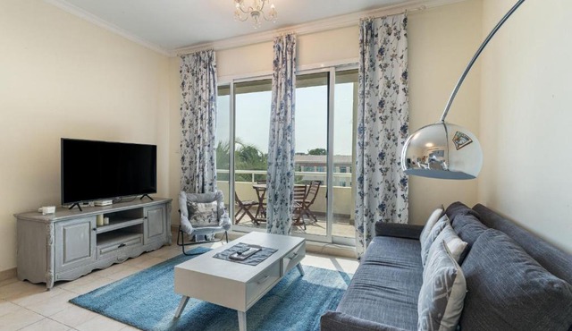 Allsopp & Allsopp - 1-Bedroom Apartment in Lake Apartments, Green Community