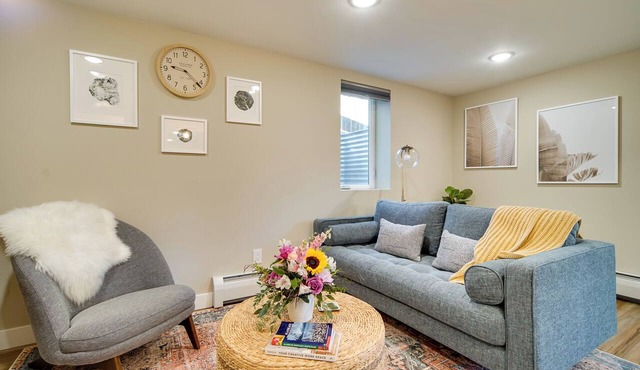 Alluring Anchorage Apt - Walk to Coastal Trl!