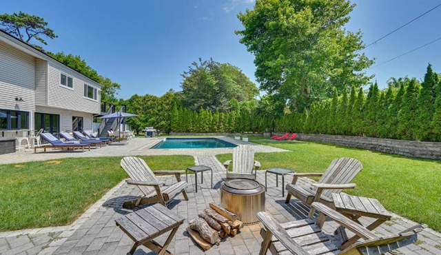 Alluring Hampton Bays Hideaway < 2 Mi to Beach!
