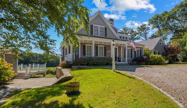 Alluring, Upscale in Chatham, Striking Water View, Separate Guest House: 081-C