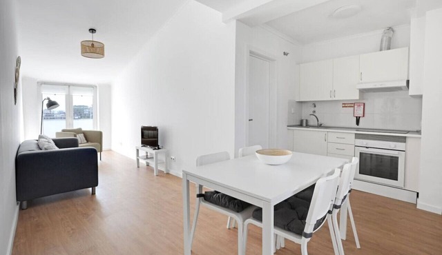 Almada Apt | Balcony w/River View by Lisbeyond