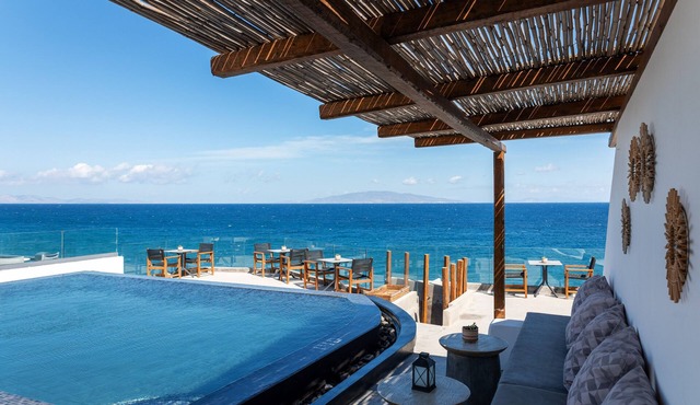 Almyra Oia Suites
