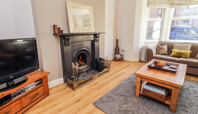 ALNBANK, pet friendly, country holiday cottage in Alnmouth