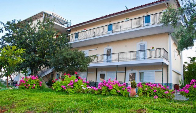 Alonia Studios & Maisonettes