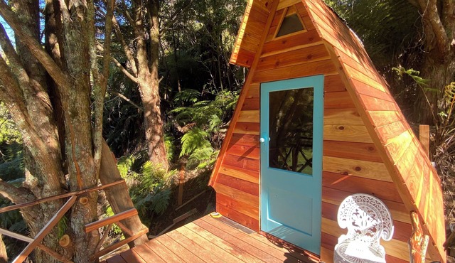 Alpacas Off Grid - Treehouse & Hut