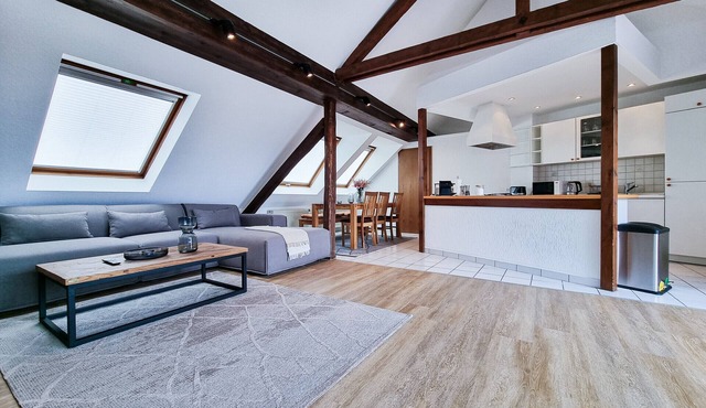 Alpha Apartments: Dachstudio - Stil & Eleganz, 2BR