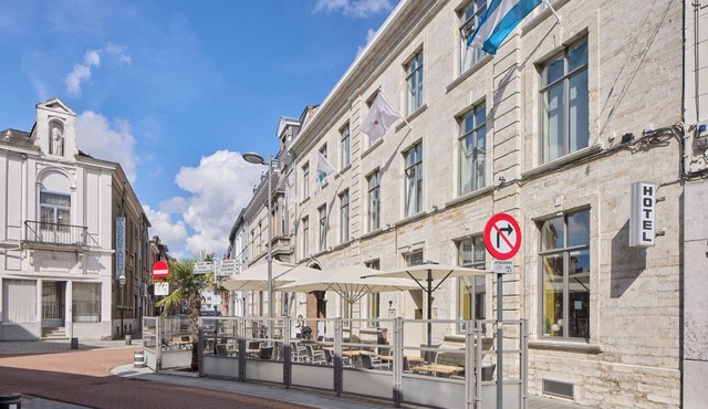 Alpha Hotel