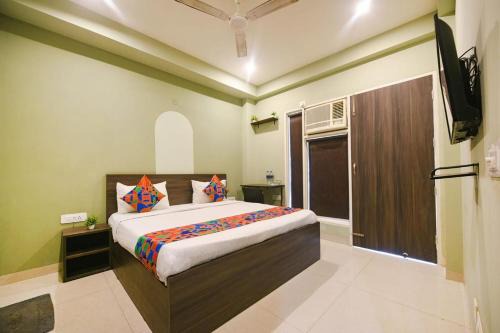 Alpha Styaz - Golf course road, DLF cyber city , MG road metro , cyber hub gurgaon