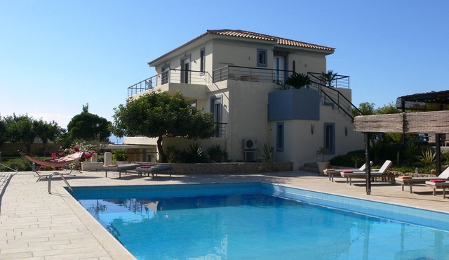 Alphavilla – Relax in this holiday home in a quiet location with beautiful sea view. Welcome!