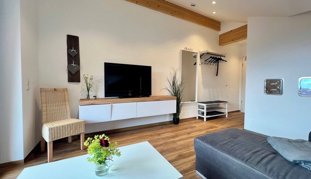 🏔️ Alpine Bliss for 4 in the Penthouse: Plenty of Light & Castle View