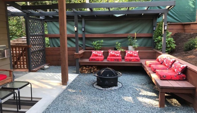 Alpine cottage nestled in a tranquil green sanctuary - 5 minutes from the beach.