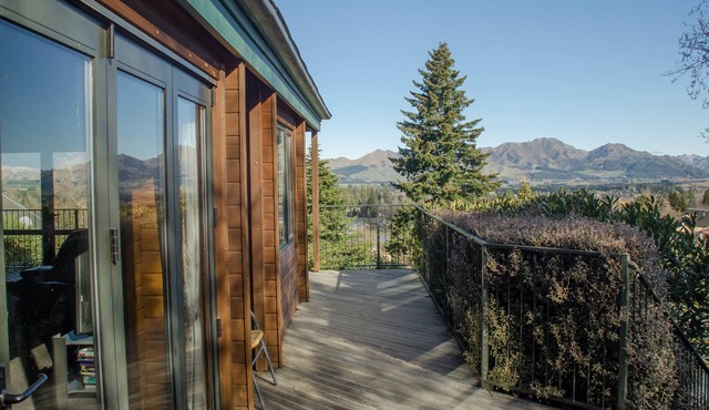 ALPINE ON OREGON, pet friendly, with a garden in Hanmer Springs