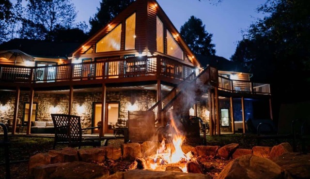 ALPINE RIVER ESCAPE - SECLUDED RIVERFRONT CABIN