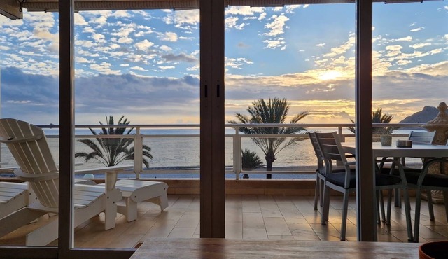 Altea beach front. Big terrace, sea views, WIFI and free parking.