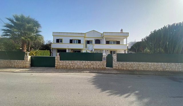 Alvor villa with mountain view. Salt water heatable private pool.