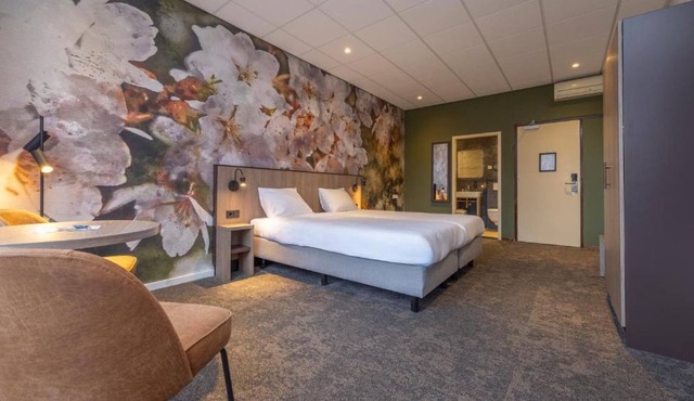 Always a Great Idea To Unwind! Indoor Pool, Free Parking, Close to Africa Museum