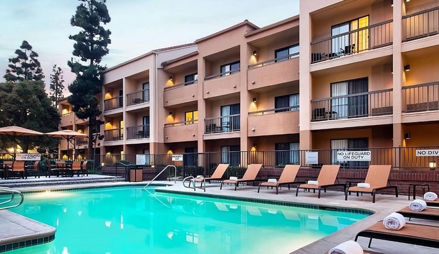 Always a Great Idea To Unwind! Close to El Segundo Beach, Pets are Allowed