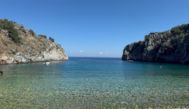 Alypa Pyrgos – Historic residential tower right by the sea in Mani
