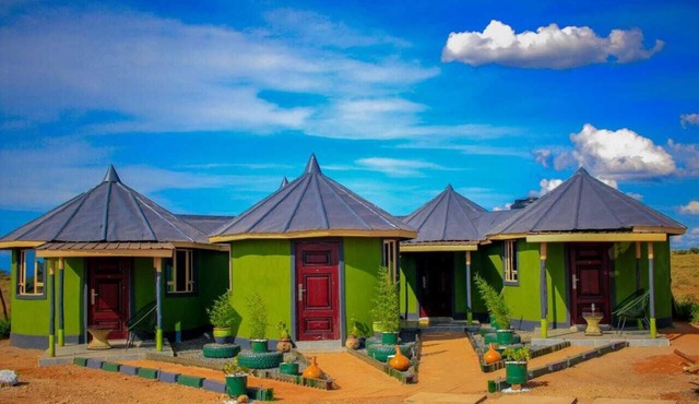 Amanya Hut Sleeps 6 with Mountain Views