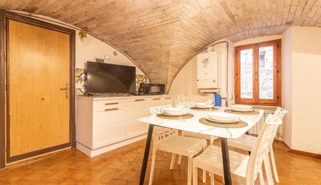 AM Stays 4 - Charming Historic Loft