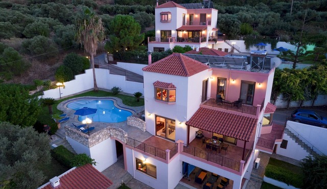 Amalia Villa - Three Bedroom Villa, Sleeps 8