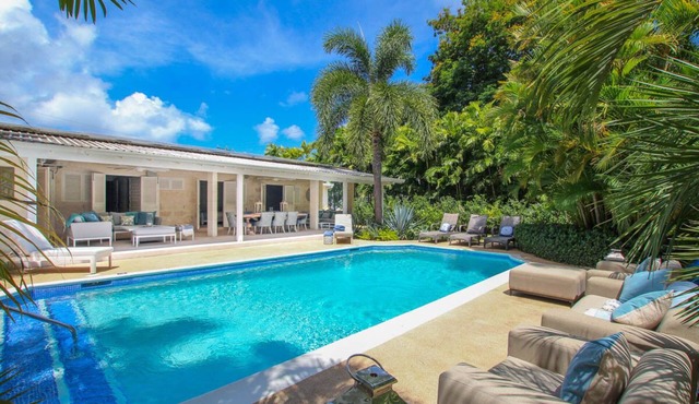 Amazing 4-bed Villa with Pool 5 mins from Beach - Palm Grove 1