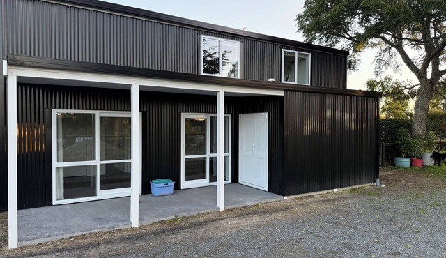 Amazing Barndominium with farm views. nHalfway between Cambridge and Hamilton.