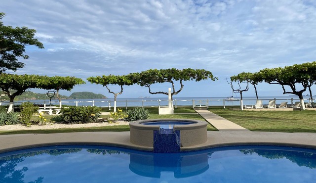 Amazing Beach Front Condo w/Pool, Endless Beach, Flamingo/Potrero