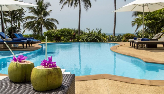 Amazing Beachfront 4BRM Villa with pool