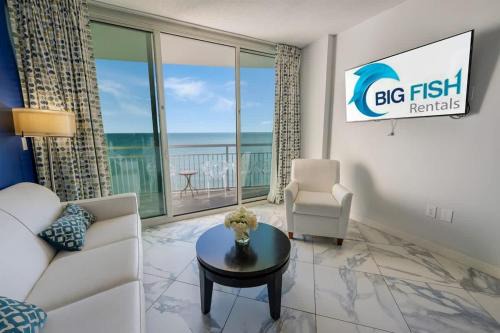 Amazing Beachfront Condo with Nice Hot tub & Pools