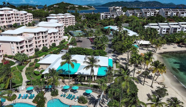 Amazing Beachfront Condo: Stunning Views, Pool, Restaurant, Steps to the Beach!