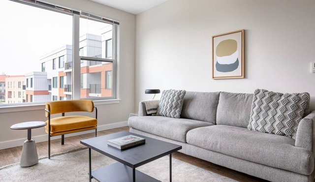 Amazing Brighton 2BR w/W/D and Gym, nr Green Line, by Blueground