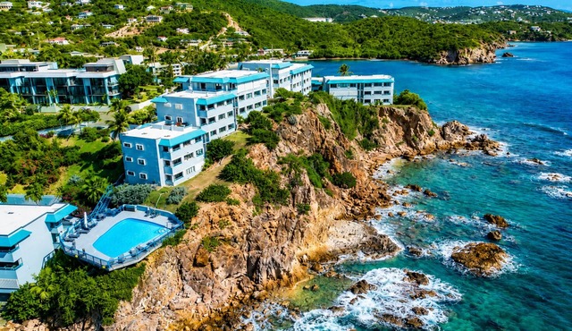 Amazing cliff views! 5min walk to the beach,3 pools & 3 restaurants! 2 bd 2 bath