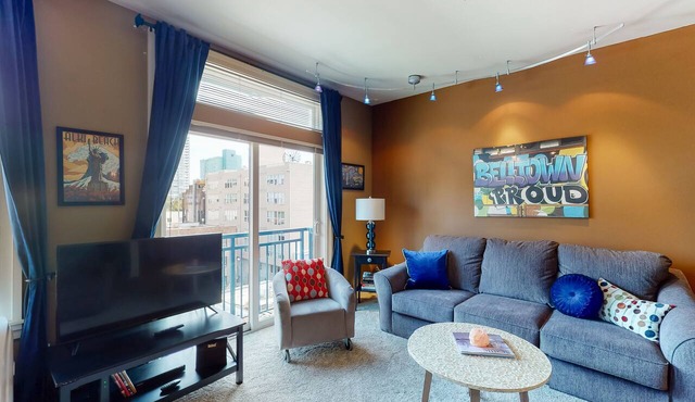 Amazing downtown studio w/shared deck/full kitchen/WiFi close to everything