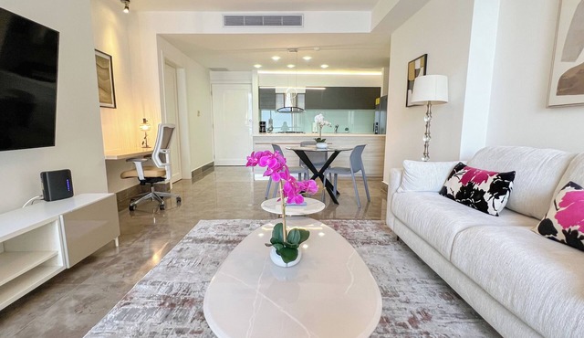 Amazing experience with ocean views on Balboa Ave