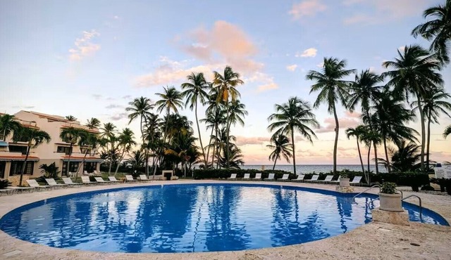 Amazing First Class Oceanfront Condo/The Perfect Getaway/Direct Beach Access