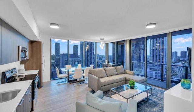 Amazing high floor unit Central location