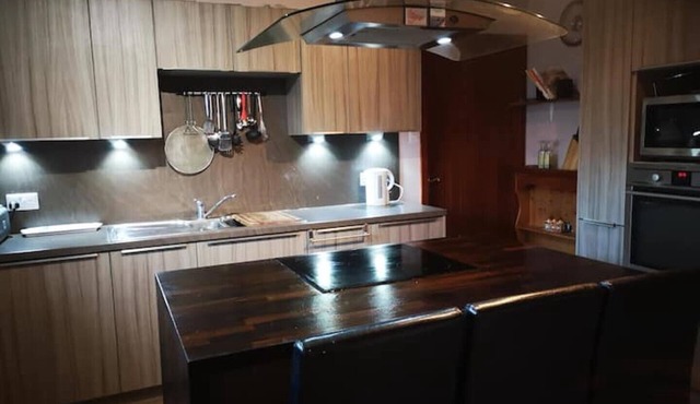 Amazing Highland Gateway Home. Near Several Beach lines!