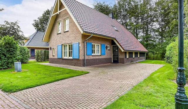Amazing home in Exloo with WiFi