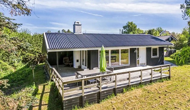 Amazing home in Græsted with kitchen