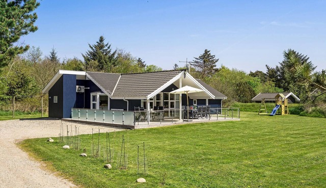 Amazing home in Ringkøbing with sauna