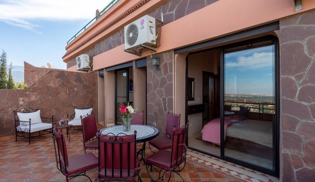Amazing house of holiday apartements with panoramic view over the suburbs