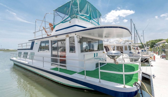 Amazing Houseboat with Lovely Furnished Deck Perfect for Small Groups in Florida