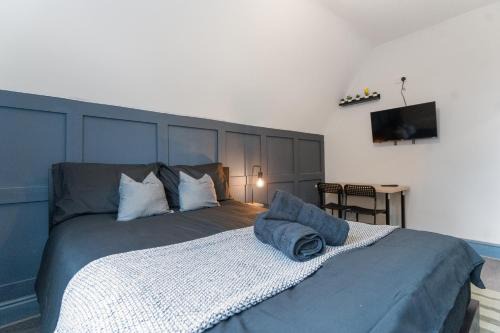 Amazing Moseley Studio - 9