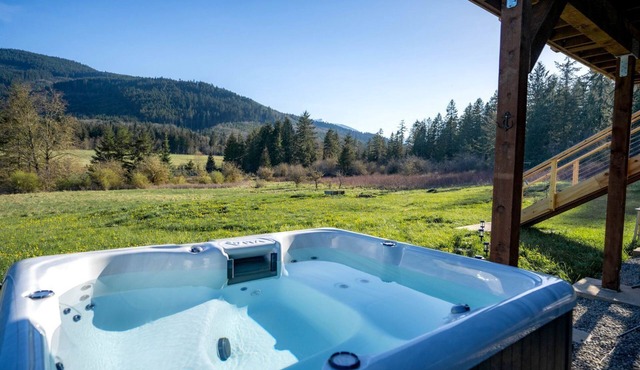 Amazing Mountain Views in this Charming Cottage with a Hot Tub in Sequim, Washington