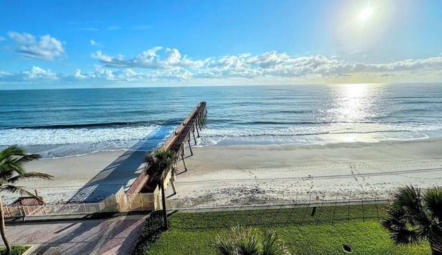 AMAZING OCEAN FRONT - TOP FLOOR PENTHOUSE- PLUS PIER - 3BDRM/4BATH - 3,600 SF